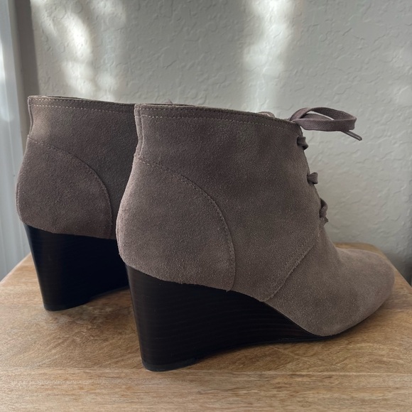 Ralph Lauren Tamia Lace-Up Wedge Ankle Boots Booties Suede Leather Taupe 8.5 EUC - Picture 7 of 16